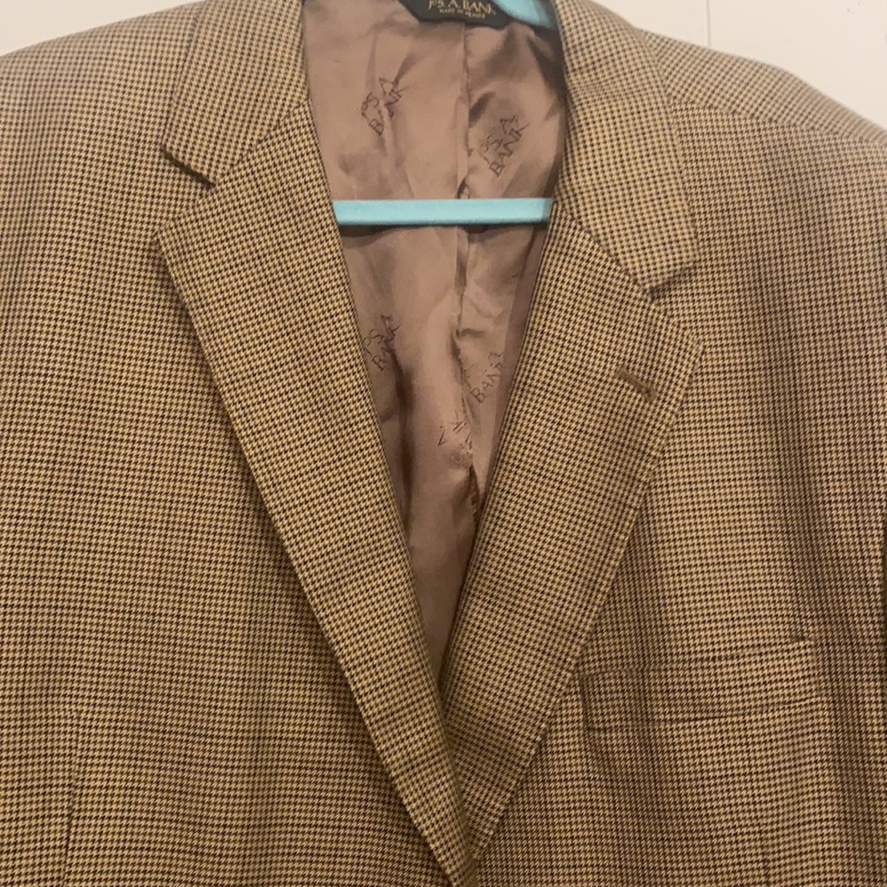 Jos A Bank. Men’s suit jacket. Size 48 regular. Butter  gold  52 silk 48 wool